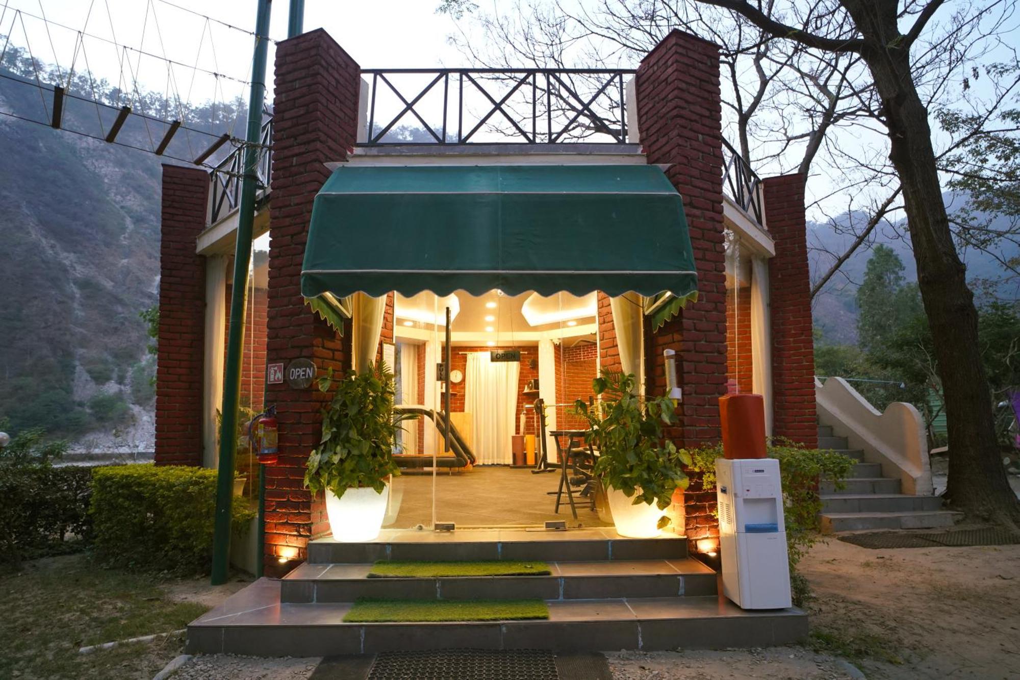索尔鲁纳度假酒店 Garjia 外观 照片